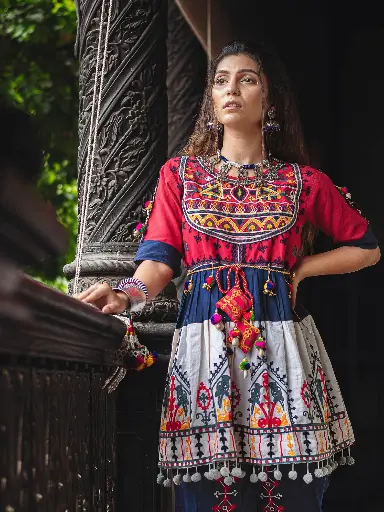 Traditional-Gujarati-mochi-bharat-garba-dress 
